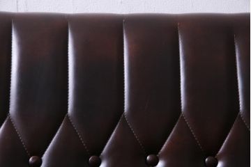 ヴィンテージ家具　ビンテージ　ケヤキ材使用　濃淡のある色合いが渋いアームソファ(二人掛け)