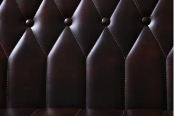 ヴィンテージ家具　ビンテージ　ケヤキ材使用　濃淡のある色合いが渋いアームソファ(二人掛け)