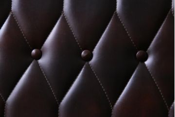 ヴィンテージ家具　ビンテージ　ケヤキ材使用　濃淡のある色合いが渋いアームソファ(二人掛け)