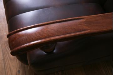 ヴィンテージ家具　ビンテージ　ケヤキ材使用　濃淡のある色合いが渋いアームソファ(二人掛け)