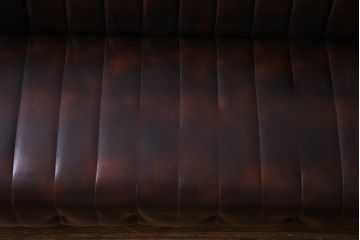 ヴィンテージ家具　ビンテージ　ケヤキ材使用　濃淡のある色合いが渋いアームソファ(二人掛け)