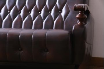 ヴィンテージ家具　ビンテージ　ケヤキ材使用　濃淡のある色合いが渋いアームソファ(二人掛け)