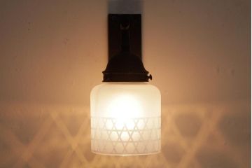 昭和レトロ　曇りガラス　籠目模様が趣き深いウォールライト(壁掛け照明)
