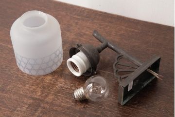 昭和レトロ　曇りガラス　籠目模様が趣き深いウォールライト(壁掛け照明)