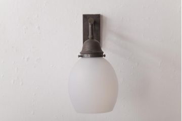 和製アンティーク　シャビーな質感と丸いシェードがレトロなウォールランプ(壁付け照明)