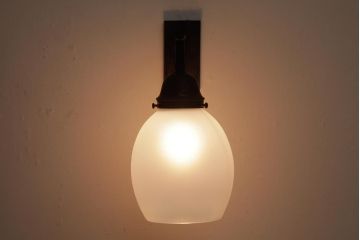 和製アンティーク　シャビーな質感と丸いシェードがレトロなウォールランプ(壁付け照明)