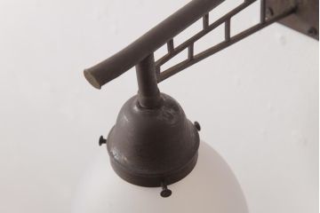 和製アンティーク　シャビーな質感と丸いシェードがレトロなウォールランプ(壁付け照明)