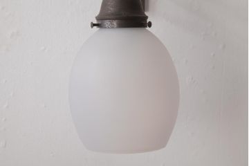 和製アンティーク　シャビーな質感と丸いシェードがレトロなウォールランプ(壁付け照明)