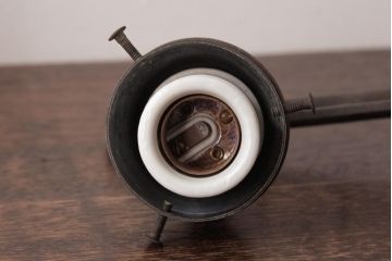 和製アンティーク　シャビーな質感と丸いシェードがレトロなウォールランプ(壁付け照明)