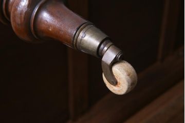 アンティーク家具　フランスアンティーク　マホガニー無垢材　キャスター付き　洗練された高級感が漂う6人掛けダイニングテーブル