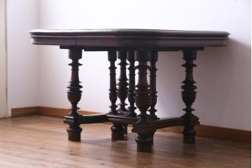 アンティーク家具　イギリスアンティーク　ウォールナット無垢材　荘厳な佇まいのドローリーフテーブル