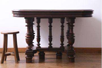 アンティーク家具　イギリスアンティーク　ウォールナット無垢材　荘厳な佇まいのドローリーフテーブル