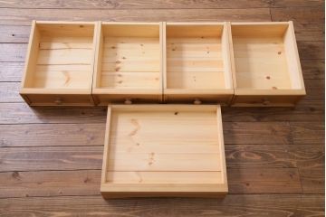 中古美品　ペニーワイズ　M18 明るく温もり溢れるパイン無垢材のチャイルドデスク(定価約16万円)