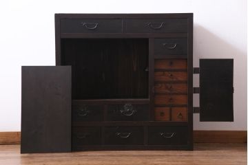 アンティーク家具　和製アンティーク　前面ケヤキ材　ケヤキの杢目と味わい深い風合いが渋さ漂う関西帳場箪笥(収納棚、時代箪笥)