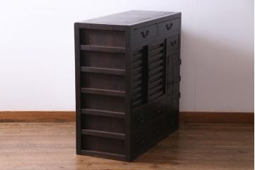 アンティーク家具　和製アンティーク　前面ケヤキ材　ケヤキの杢目と味わい深い風合いが渋さ漂う関西帳場箪笥(収納棚、時代箪笥)