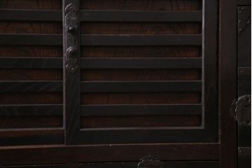 アンティーク家具　和製アンティーク　前面ケヤキ材　ケヤキの杢目と味わい深い風合いが渋さ漂う関西帳場箪笥(収納棚、時代箪笥)