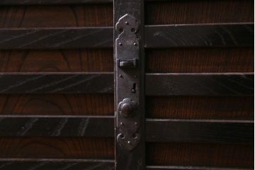 アンティーク家具　和製アンティーク　前面ケヤキ材　ケヤキの杢目と味わい深い風合いが渋さ漂う関西帳場箪笥(収納棚、時代箪笥)