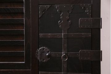 アンティーク家具　和製アンティーク　前面ケヤキ材　ケヤキの杢目と味わい深い風合いが渋さ漂う関西帳場箪笥(収納棚、時代箪笥)