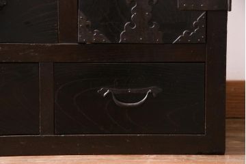 アンティーク家具　和製アンティーク　前面ケヤキ材　ケヤキの杢目と味わい深い風合いが渋さ漂う関西帳場箪笥(収納棚、時代箪笥)