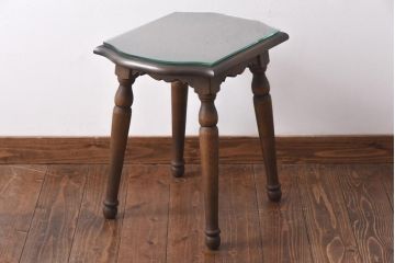 中古　神戸家具　永田良介商店　カントリースタイルを盛り上げるサイドテーブル(花台)(1)