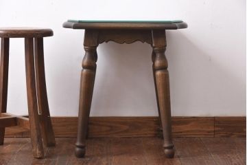 中古　神戸家具　永田良介商店　カントリースタイルを盛り上げるサイドテーブル(花台)(1)