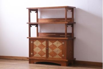 中古　工芸家具　栗無垢材　象嵌細工が素敵な漆塗りの飾棚(飾り棚)(定価約54万円)