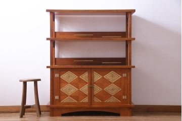 中古　工芸家具　栗無垢材　象嵌細工が素敵な漆塗りの飾棚(飾り棚)(定価約54万円)
