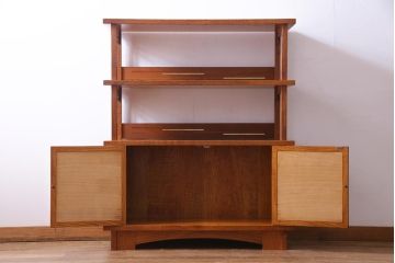 中古　工芸家具　栗無垢材　象嵌細工が素敵な漆塗りの飾棚(飾り棚)(定価約54万円)