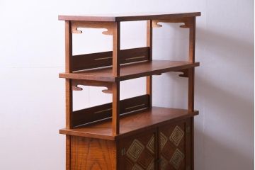 中古　工芸家具　栗無垢材　象嵌細工が素敵な漆塗りの飾棚(飾り棚)(定価約54万円)