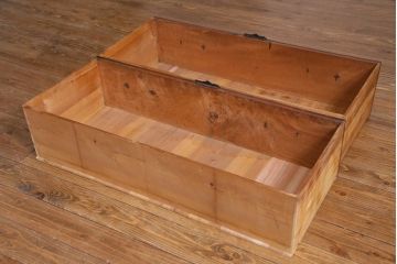 アンティーク家具　和製アンティーク　明治期　前面ケヤキ材　松竹梅に蝶のモチーフ金具が風流な二本松箪笥ローボード(時代箪笥、引き出し、ローチェスト)