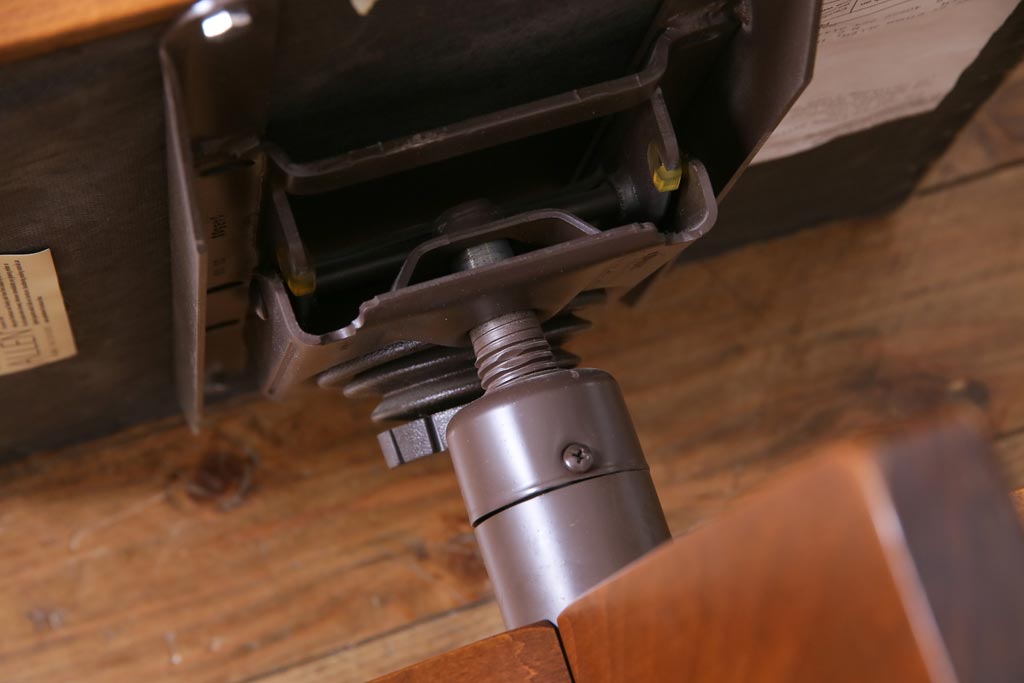 中古　ETHAN ALLEN(イーセンアーレン)　落ち着いた色合いがシックなお部屋にぴったりなキャスター付き回転チェア(ワークチェア、椅子)