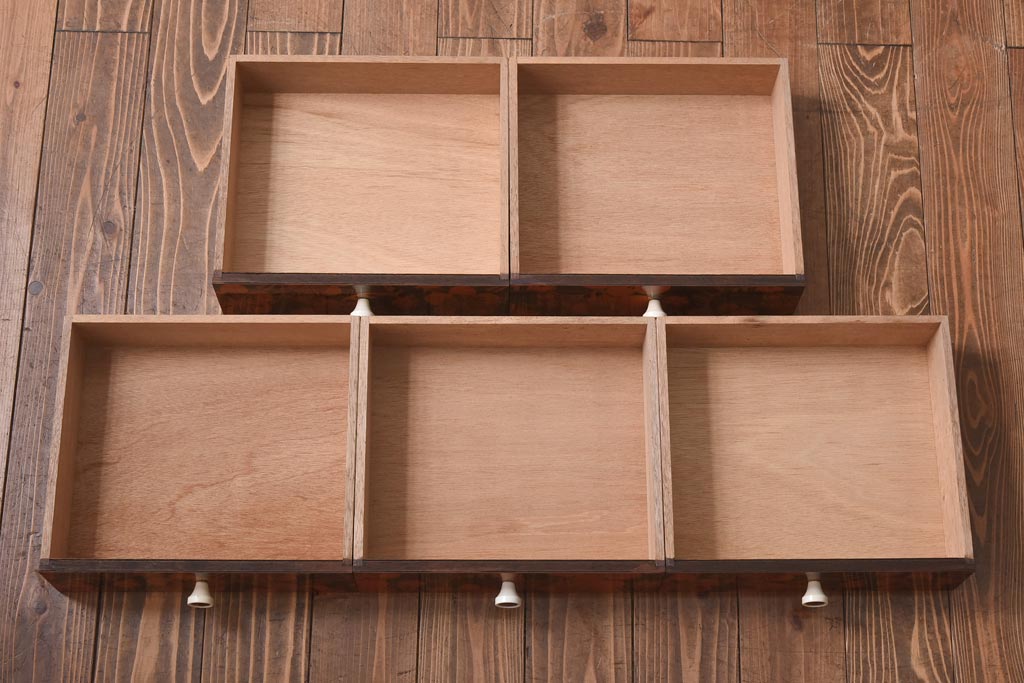 ヴィンテージ家具　日本製　レトロな花模様が目を引く合板プリントのビンテージチェスト(引き出し)