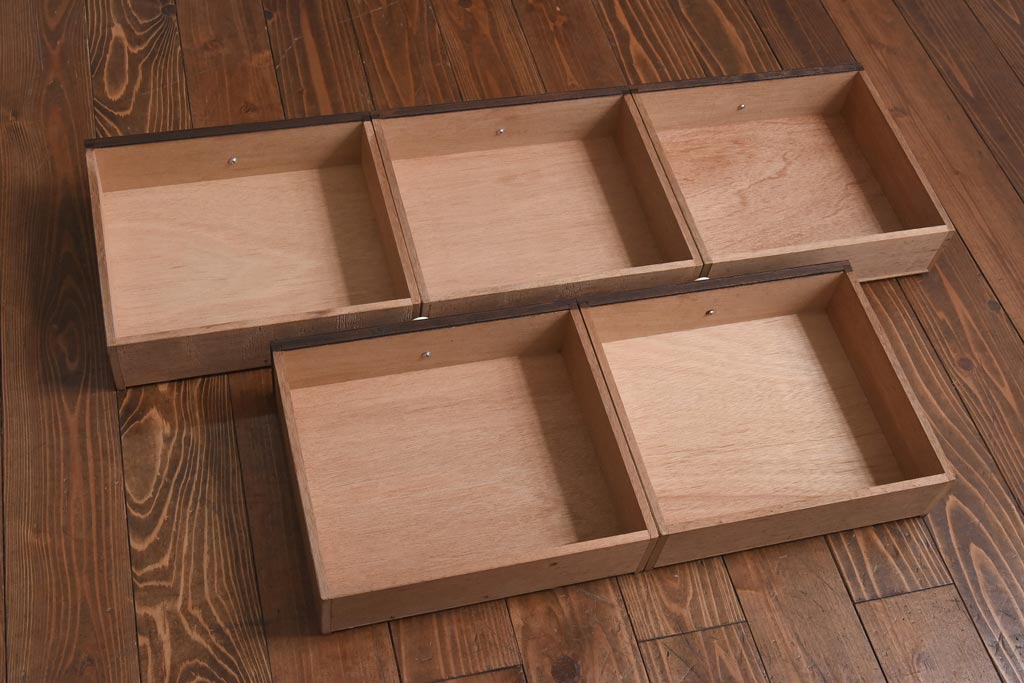 ヴィンテージ家具　日本製　レトロな花模様が目を引く合板プリントのビンテージチェスト(引き出し)