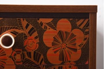 ヴィンテージ家具　日本製　レトロな花模様が目を引く合板プリントのビンテージチェスト(引き出し)