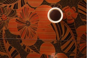 ヴィンテージ家具　日本製　レトロな花模様が目を引く合板プリントのビンテージチェスト(引き出し)