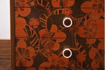 ヴィンテージ家具　日本製　レトロな花模様が目を引く合板プリントのビンテージチェスト(引き出し)