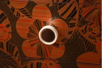 ヴィンテージ家具　日本製　レトロな花模様が目を引く合板プリントのビンテージチェスト(引き出し)