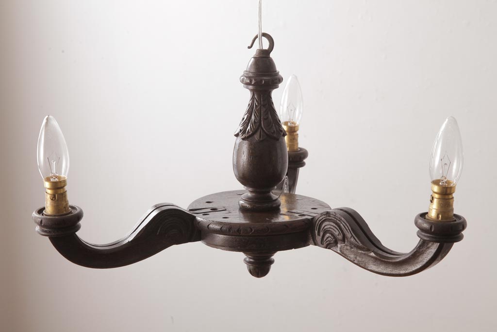 フランス　アンティーク風のシャンデリア フランスで見つけた豪華なアンティークシャンデリア (3灯)（E17