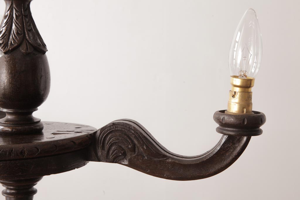 フランスアンティーク　風格のある彫刻が魅力的な木製シャンデリア(3灯、天井照明、吊り下げ照明)