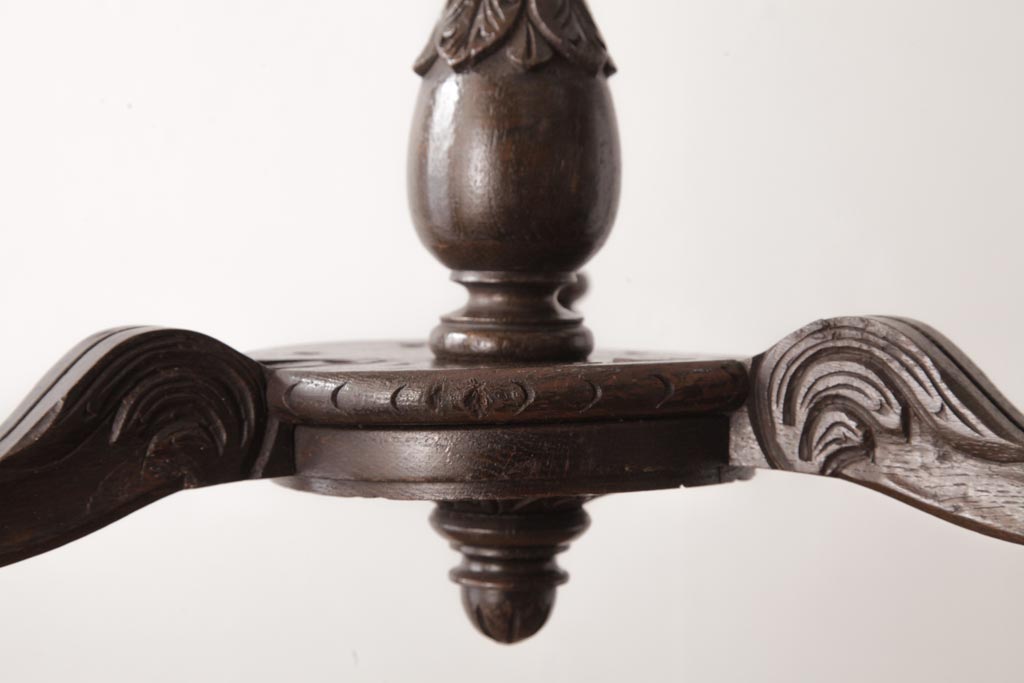 フランスアンティーク　風格のある彫刻が魅力的な木製シャンデリア(3灯、天井照明、吊り下げ照明)