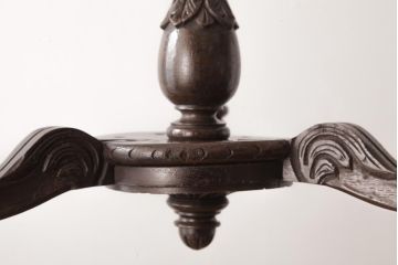 フランスアンティーク　風格のある彫刻が魅力的な木製シャンデリア(3灯、天井照明、吊り下げ照明)