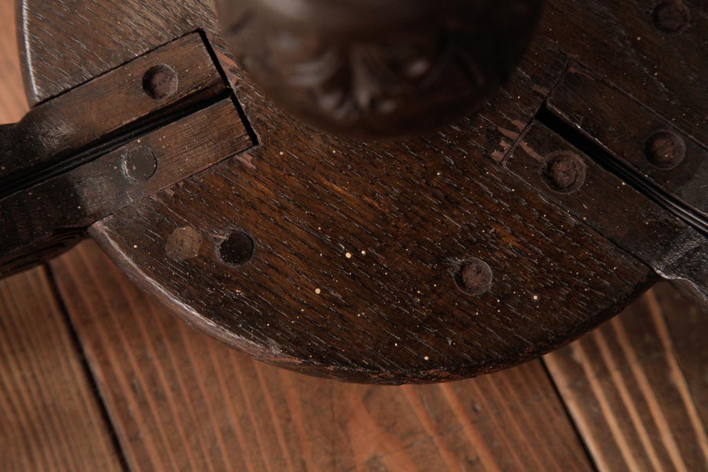 フランスアンティーク　風格のある彫刻が魅力的な木製シャンデリア(3灯、天井照明、吊り下げ照明)