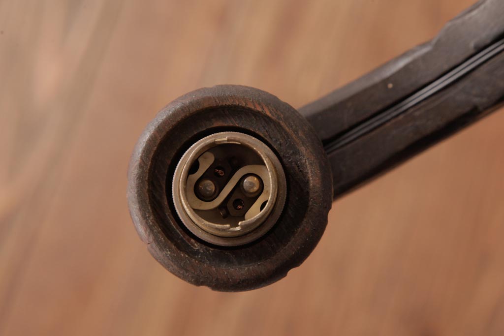 フランスアンティーク　風格のある彫刻が魅力的な木製シャンデリア(3灯、天井照明、吊り下げ照明)