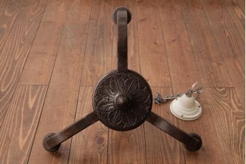 フランスアンティーク　風格のある彫刻が魅力的な木製シャンデリア(3灯、天井照明、吊り下げ照明)