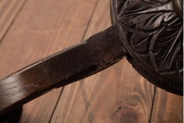 フランスアンティーク　風格のある彫刻が魅力的な木製シャンデリア(3灯、天井照明、吊り下げ照明)