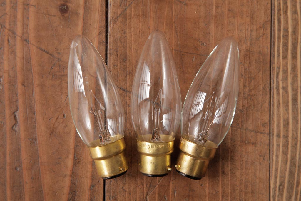 フランスアンティーク　風格のある彫刻が魅力的な木製シャンデリア(3灯、天井照明、吊り下げ照明)