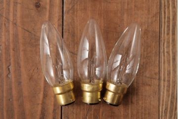 フランスアンティーク　風格のある彫刻が魅力的な木製シャンデリア(3灯、天井照明、吊り下げ照明)