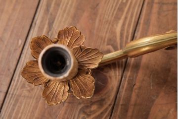 フランスビンテージ　すっきりとしたシルエットと細かな彫刻が魅力的なシャンデリア(3灯、天井照明、吊り下げ照明)(R-034859)