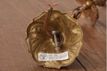 フランスビンテージ　すっきりとしたシルエットと細かな彫刻が魅力的なシャンデリア(3灯、天井照明、吊り下げ照明)(R-034859)