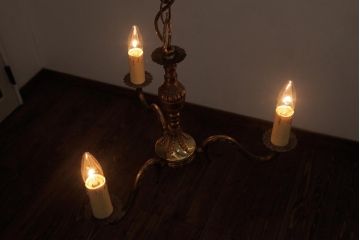 フランスビンテージ　シックな意匠のシャンデリア(3灯、天井照明、吊り下げ照明)
